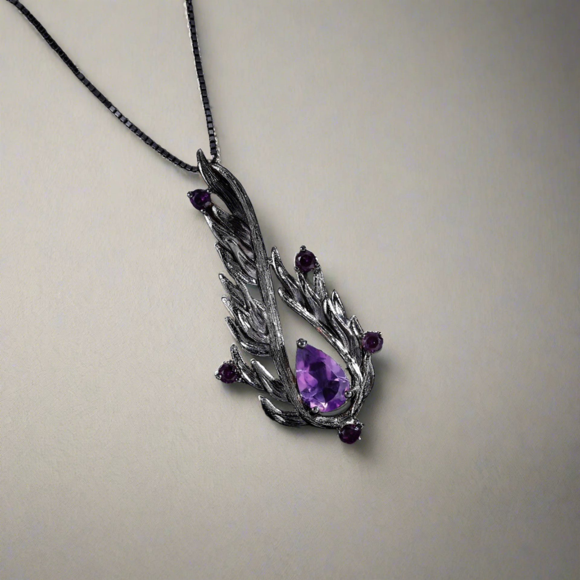 Flames Of Hel - 925 Sterling Silver Necklace inlaid with Natural Amethysts